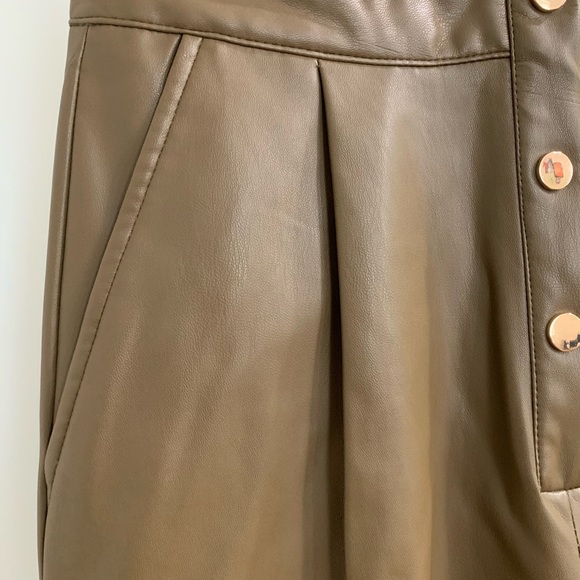 NWT! Zara Faux Leather Long Jumpsuit. Color Khaki. Size: XS. Gold Snap Buttons - Picture 8 of 16